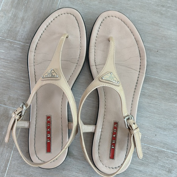 Prada Triangle Logo T Strap Patent Leather Thong Flat Sandals Size 37 - Picture 3 of 9